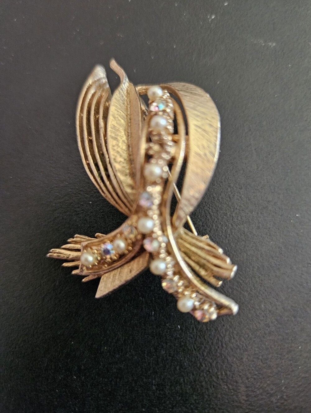 Gold-Tone Faux Pearl & Aurora Crystal Ribbon Brooch